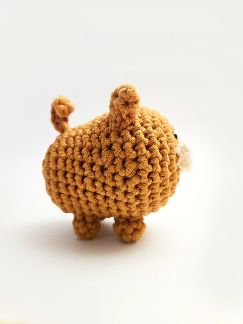 side view of cat diy crochet kit