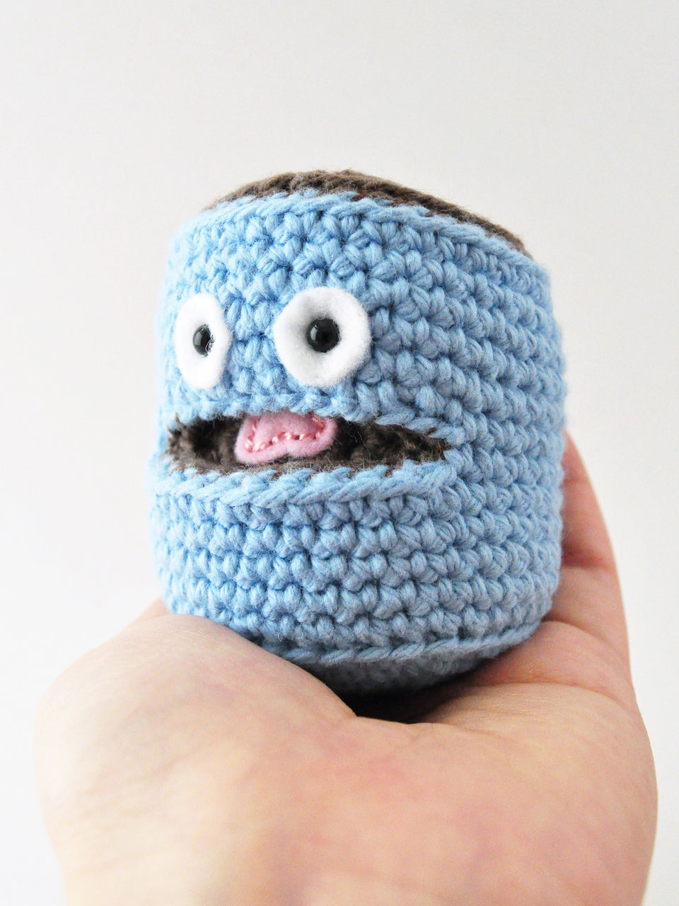 happy coffee mug amigurumi pattern